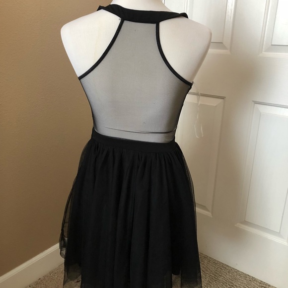 Formal dress! Fun and flirty - Picture 2 of 3